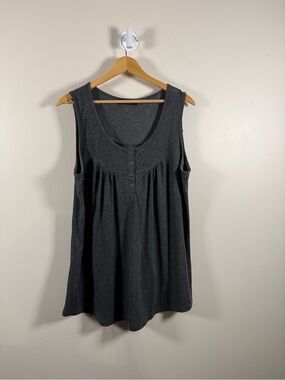 Sleeveless Scoop Neck Tank Top in Charcoal